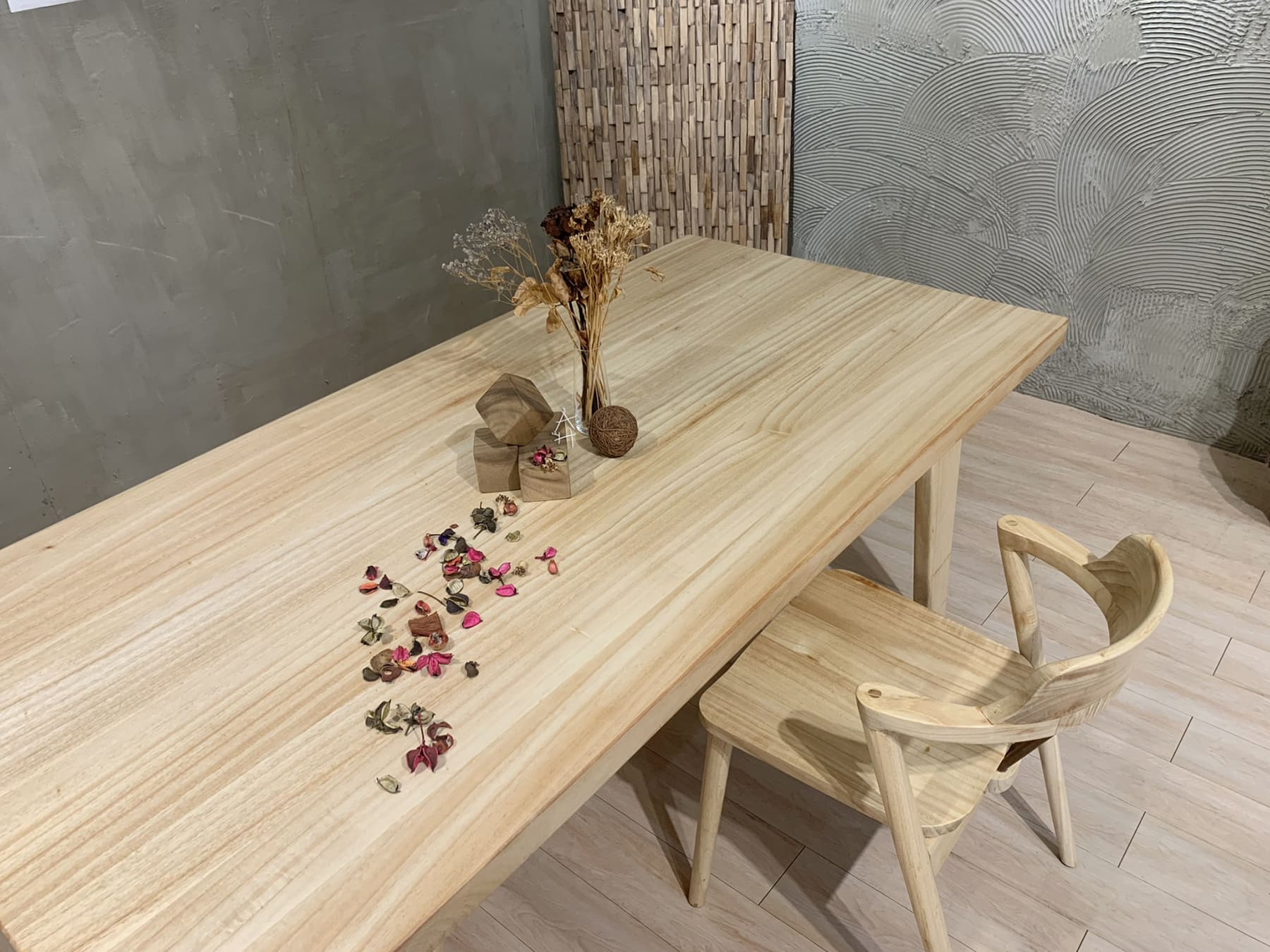 白木餐桌